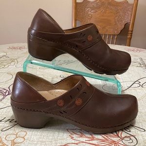 Dansko Leather Flowered Heel Shoes  41/ US 10.5-11